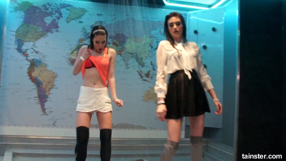 Sweet amateur honeys go wet